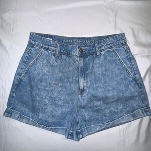 American Eagle Outfitters Mom Short Light Blue Jean Shorts. Size 4